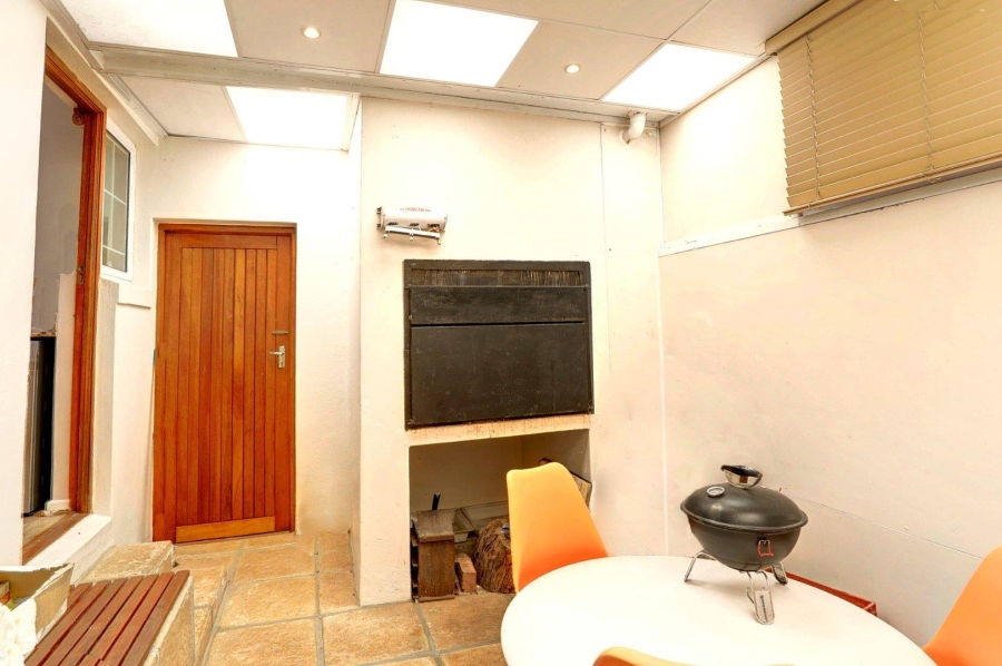 3 Bedroom Property for Sale in Van Riebeeckshof Western Cape